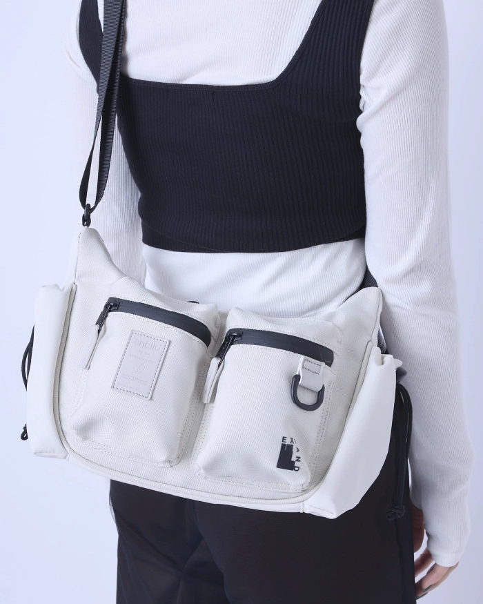 ミニショルダーバッグコーデ