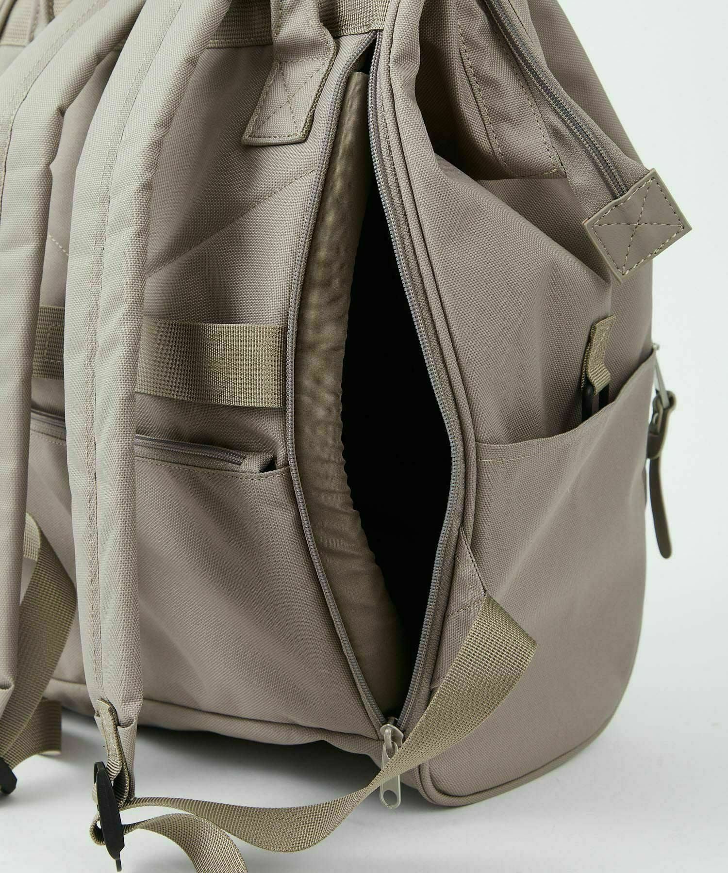 anello リュック バックパック 口金 撥水 多収納 PC収納 ﾘﾌﾟﾘｰﾌﾞ A4 CROSS BOTTLE ASS003R