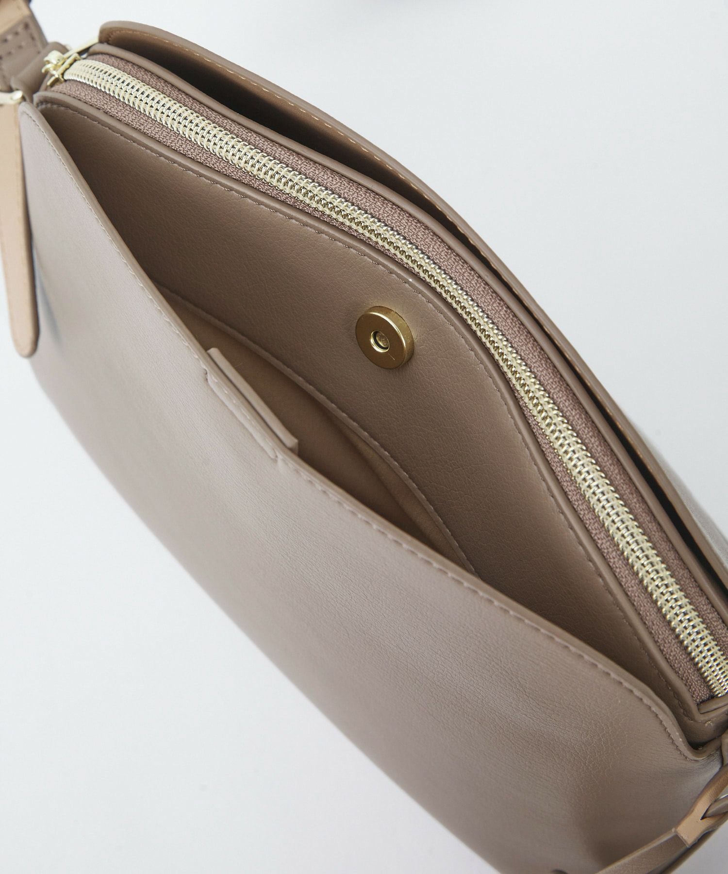 Legato Largo ショルダーバッグ 軽量 A5 かるいかばん LH-F3063