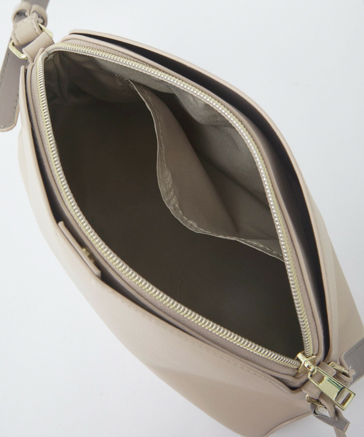 Legato Largo ショルダーバッグ 軽量 A5 かるいかばん LH-F3063