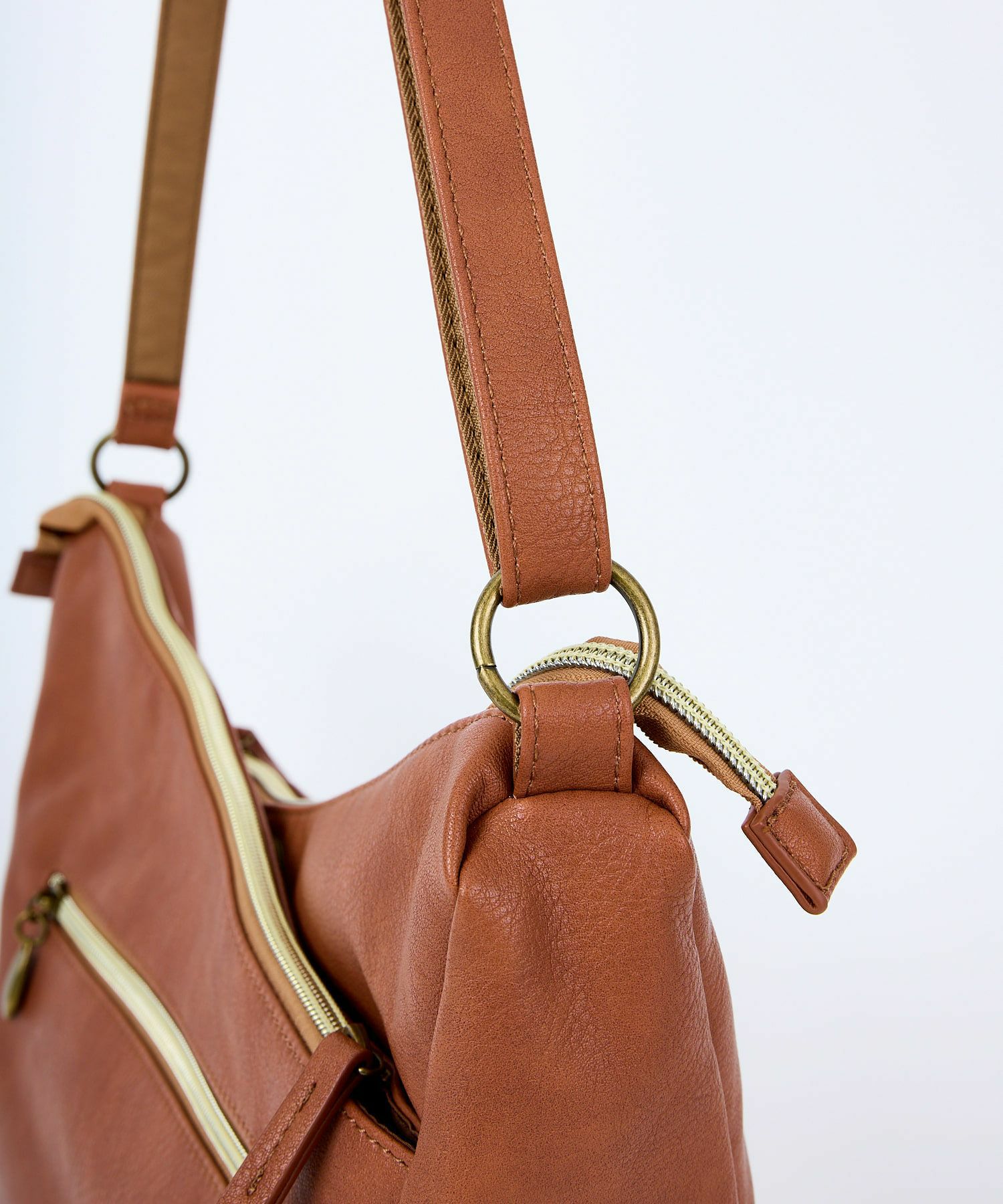 Legato Largo ショルダーバッグ  A5 スモーキーシボフェイクレザー LU-H0906Z