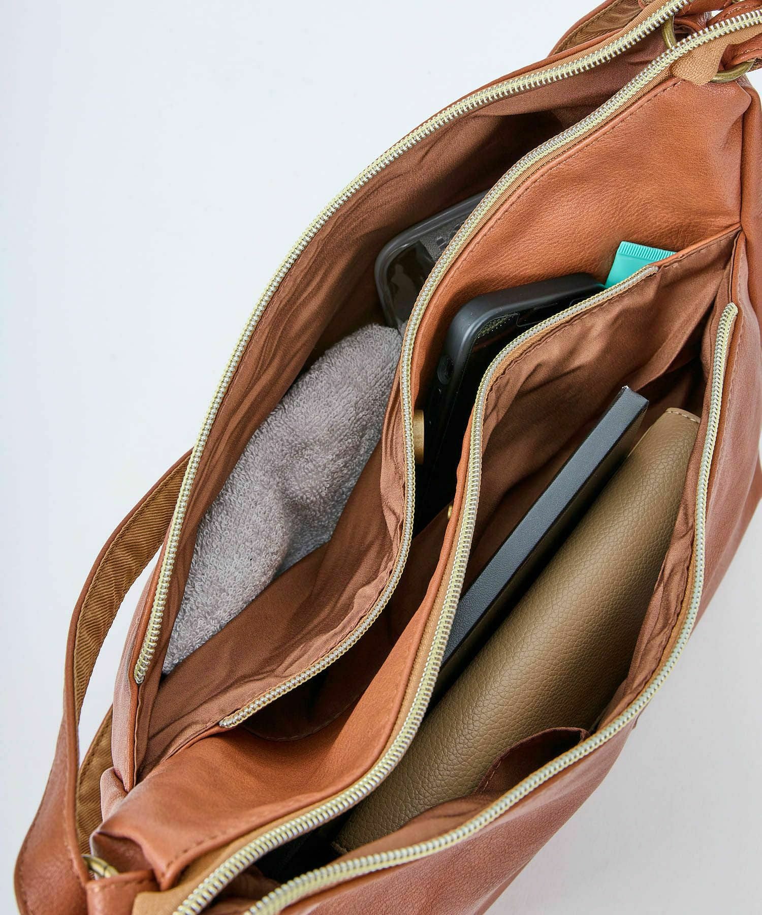 Legato Largo ショルダーバッグ  A5 スモーキーシボフェイクレザー LU-H0906Z