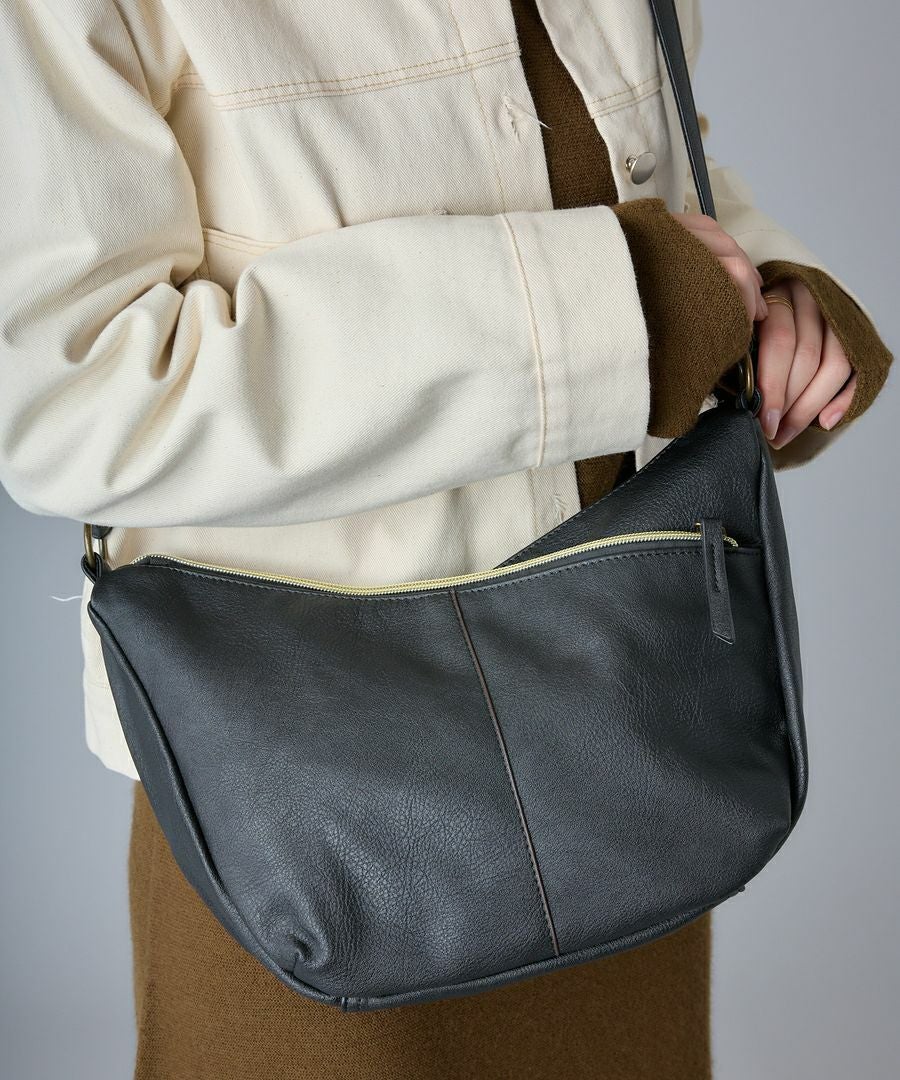 Legato Largo ショルダーバッグ  A5 スモーキーシボフェイクレザー LU-H0906Z