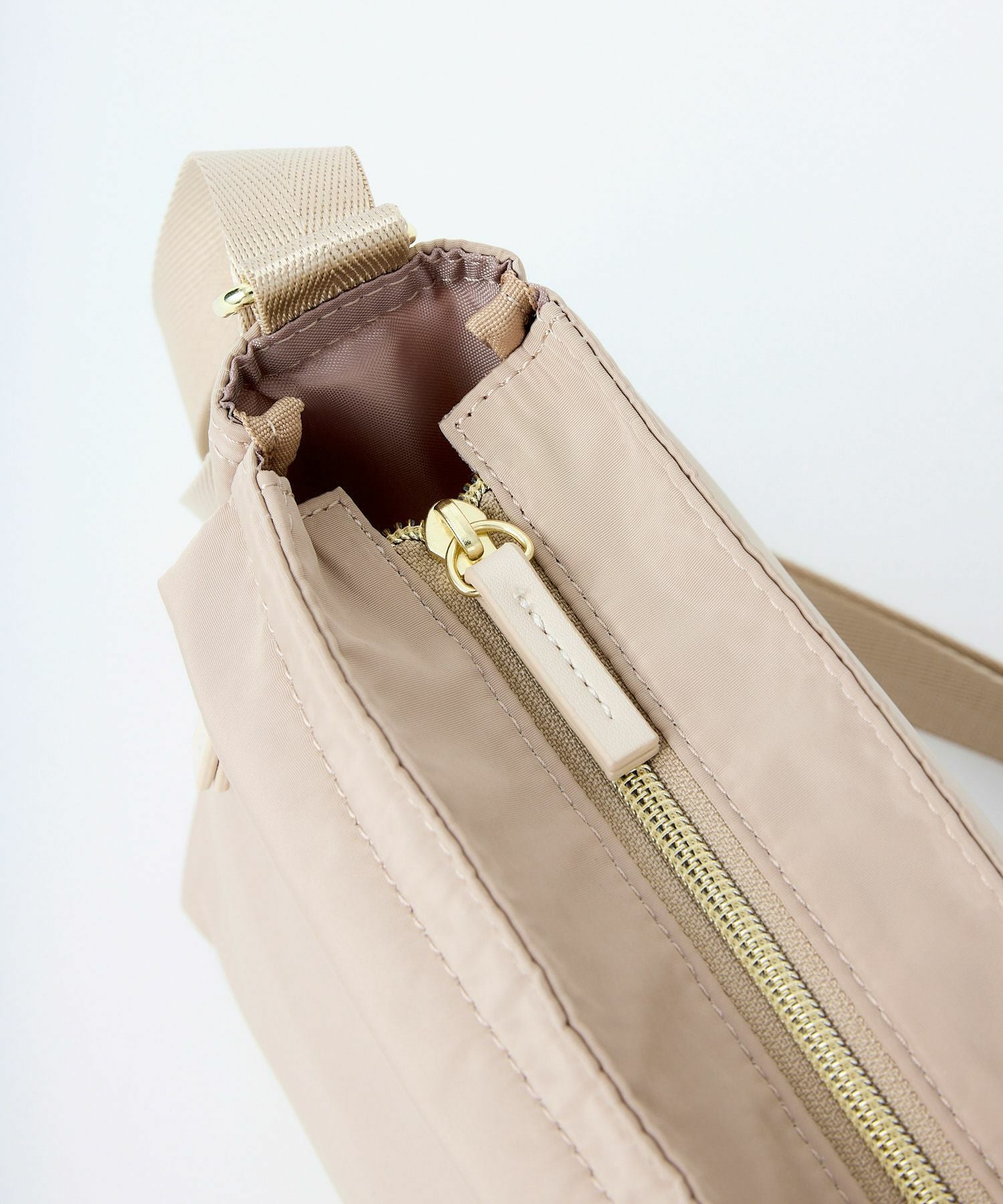 Legato Largo ショルダーバッグ 撥水 A5 シルキー LI-V0081