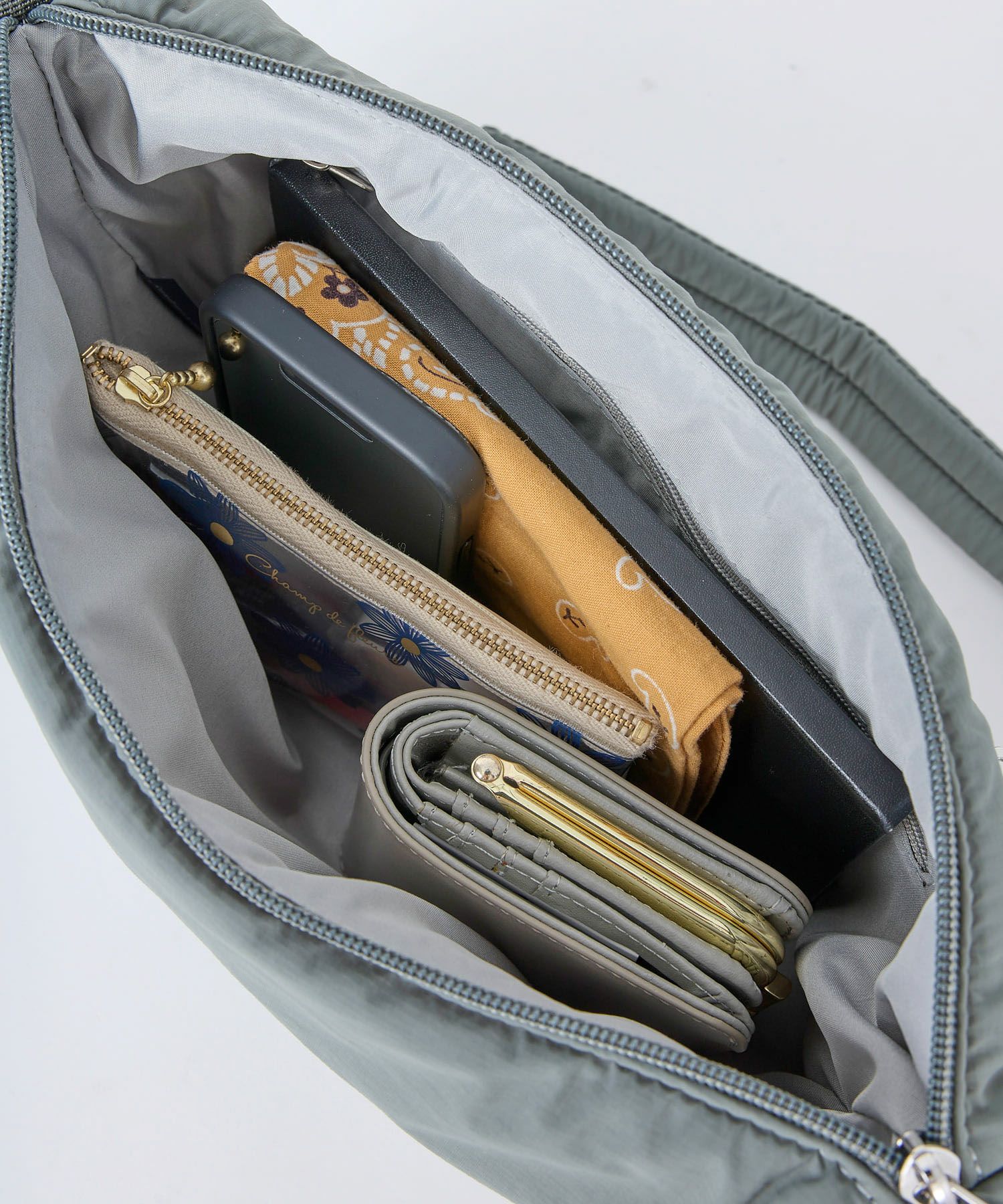 Legato Largo ショルダーバッグ 撥水 A5 パデッドナイロンハンモック LG-F3161