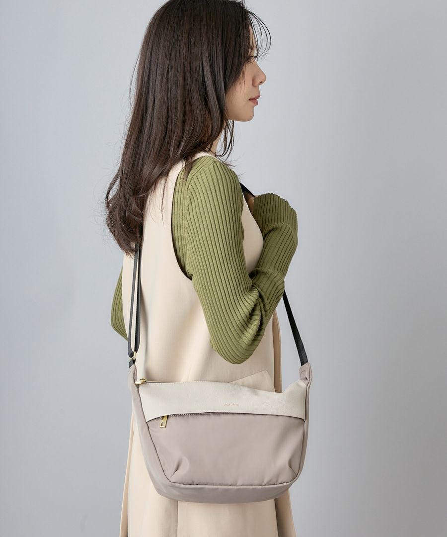 Legato Largo ショルダーバッグ 撥水 A5 グロッシーコンビ LI-E1591