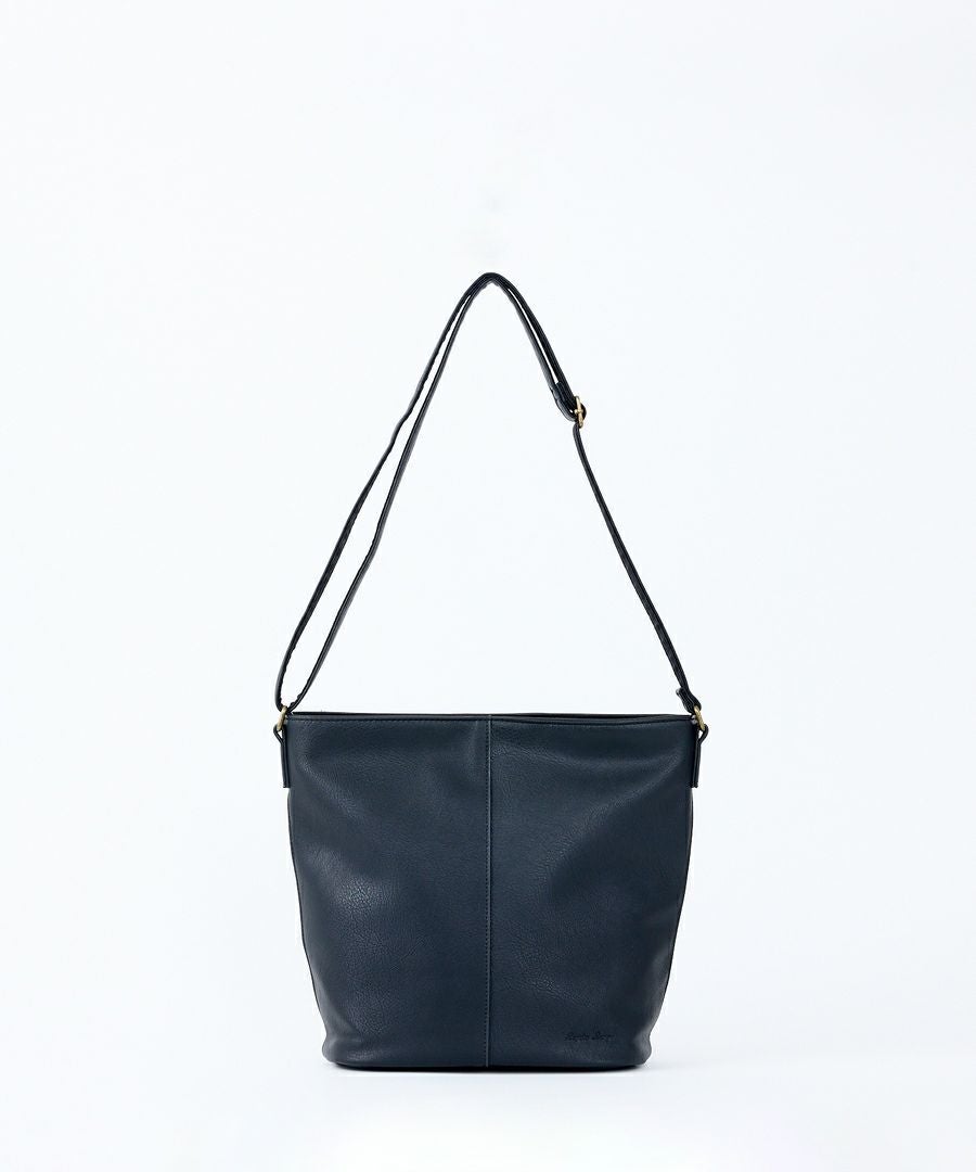 Legato Largo ショルダーバッグ 軽量 上質な質感 多収納 リバイバル A5 スモーキーシボフェイクレザー LG-F3361