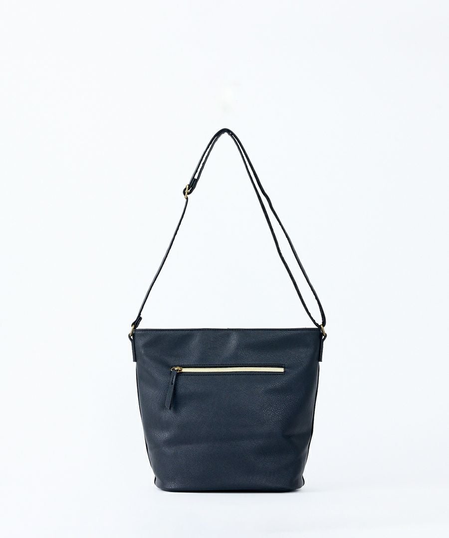 Legato Largo ショルダーバッグ 軽量 上質な質感 多収納 リバイバル A5 スモーキーシボフェイクレザー LG-F3361