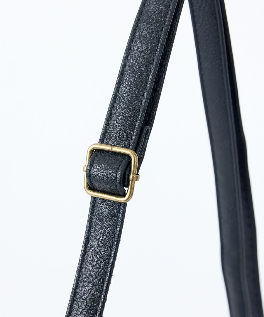 Legato Largo ショルダーバッグ 軽量 上質な質感 多収納 リバイバル A5 スモーキーシボフェイクレザー LG-F3361