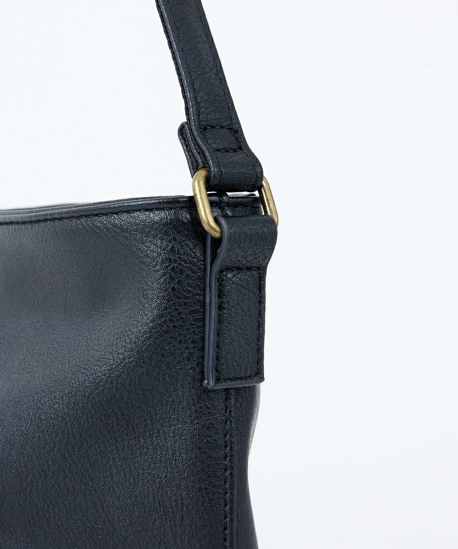 Legato Largo ショルダーバッグ 軽量 上質な質感 多収納 リバイバル A5 スモーキーシボフェイクレザー LG-F3361