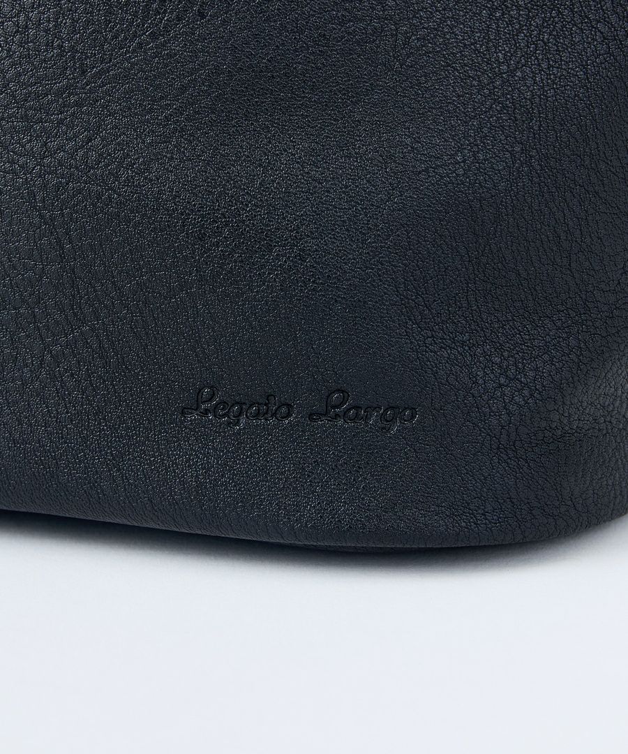 Legato Largo ショルダーバッグ 軽量 上質な質感 多収納 リバイバル A5 スモーキーシボフェイクレザー LG-F3361