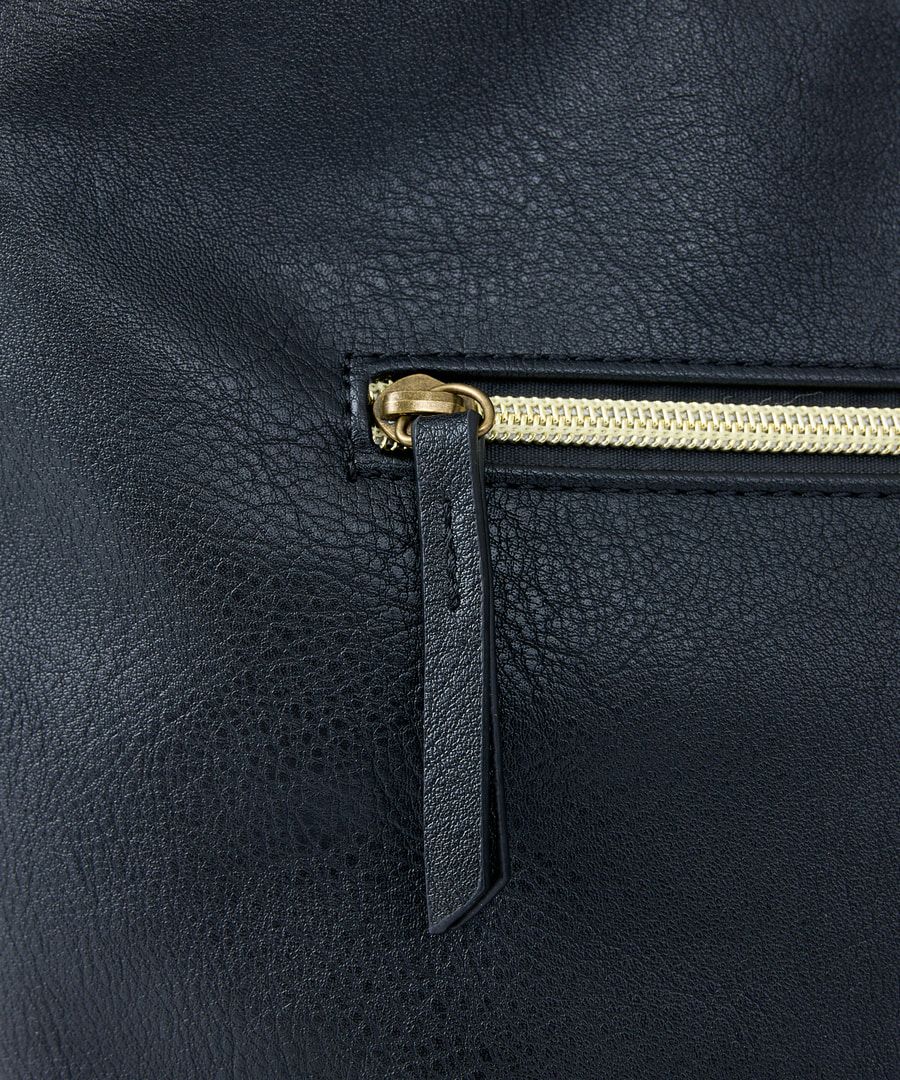 Legato Largo ショルダーバッグ 軽量 上質な質感 多収納 リバイバル A5 スモーキーシボフェイクレザー LG-F3361