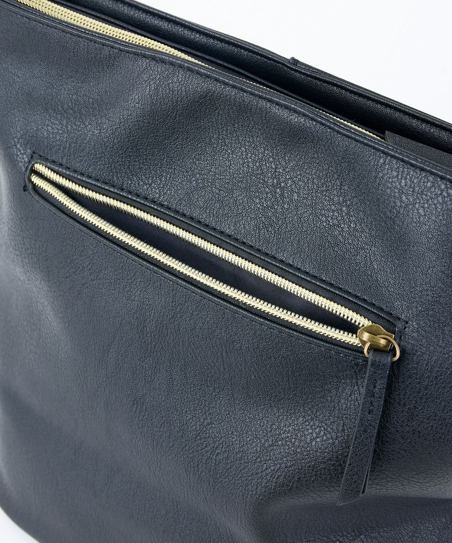 Legato Largo ショルダーバッグ 軽量 上質な質感 多収納 リバイバル A5 スモーキーシボフェイクレザー LG-F3361