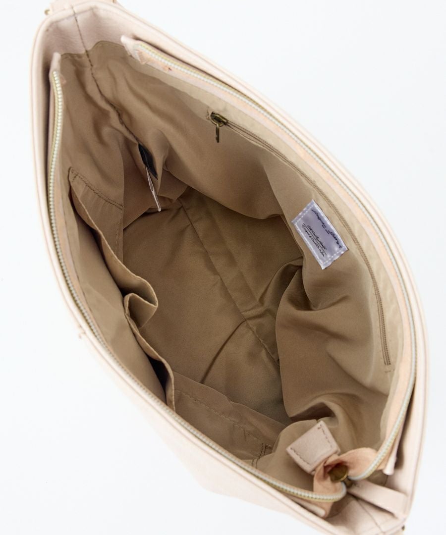 Legato Largo ショルダーバッグ 軽量 上質な質感 多収納 リバイバル A5 スモーキーシボフェイクレザー LG-F3361