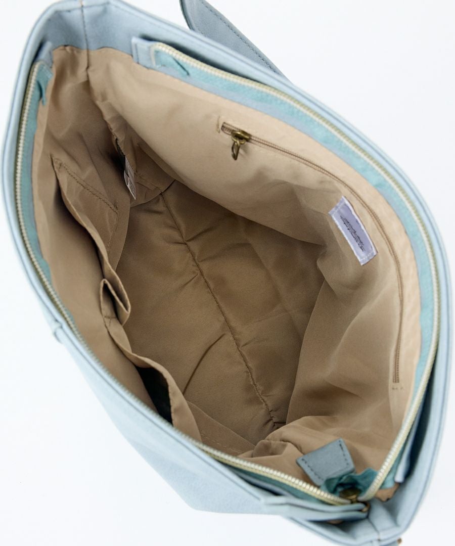 Legato Largo ショルダーバッグ 軽量 上質な質感 多収納 リバイバル A5 スモーキーシボフェイクレザー LG-F3361