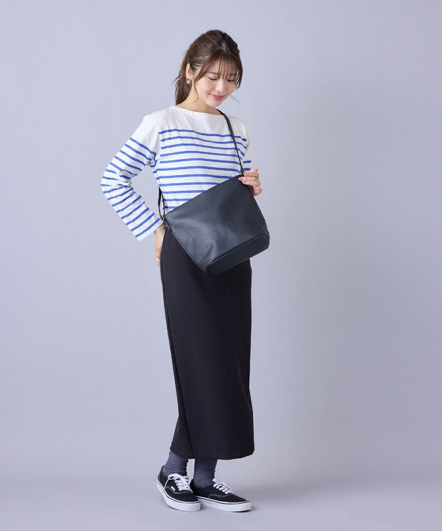 Legato Largo ショルダーバッグ 軽量 上質な質感 多収納 リバイバル A5 スモーキーシボフェイクレザー LG-F3361