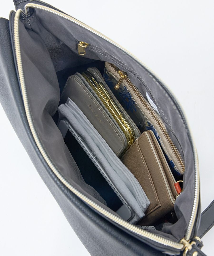 Legato Largo ショルダーバッグ お財布機能付き 多収納 A5 ネオノスタルジック LH-D1227