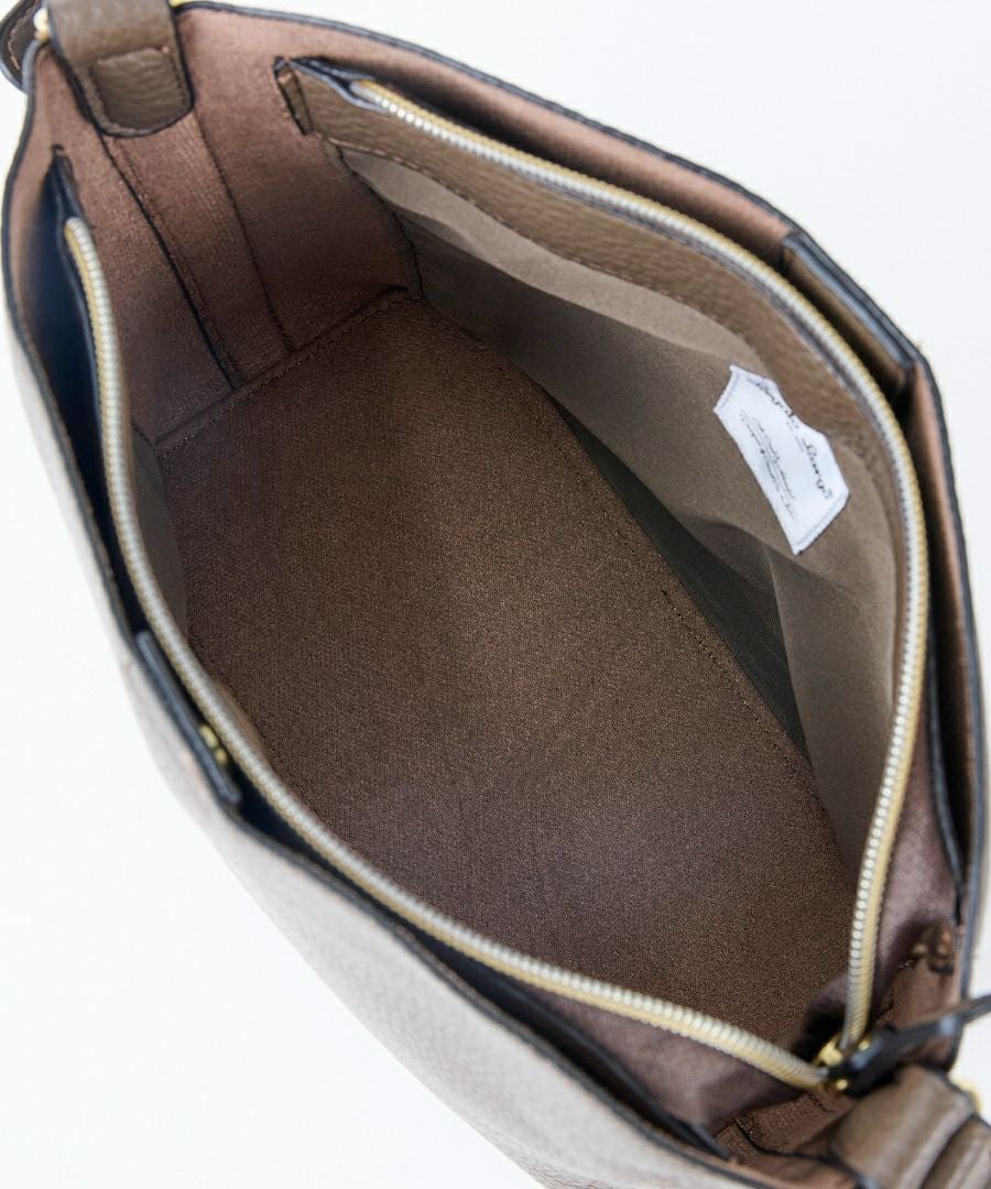 Legato Largo ショルダーバッグ 軽量 3室仕様 自立 A5 レトロシボ LH-D1372