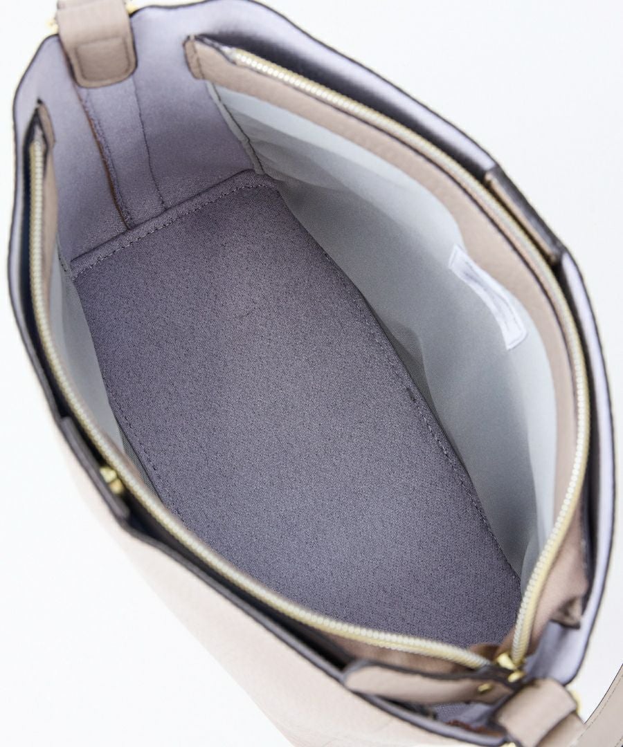 Legato Largo ショルダーバッグ 軽量 3室仕様 自立 A5 レトロシボ LH-D1372