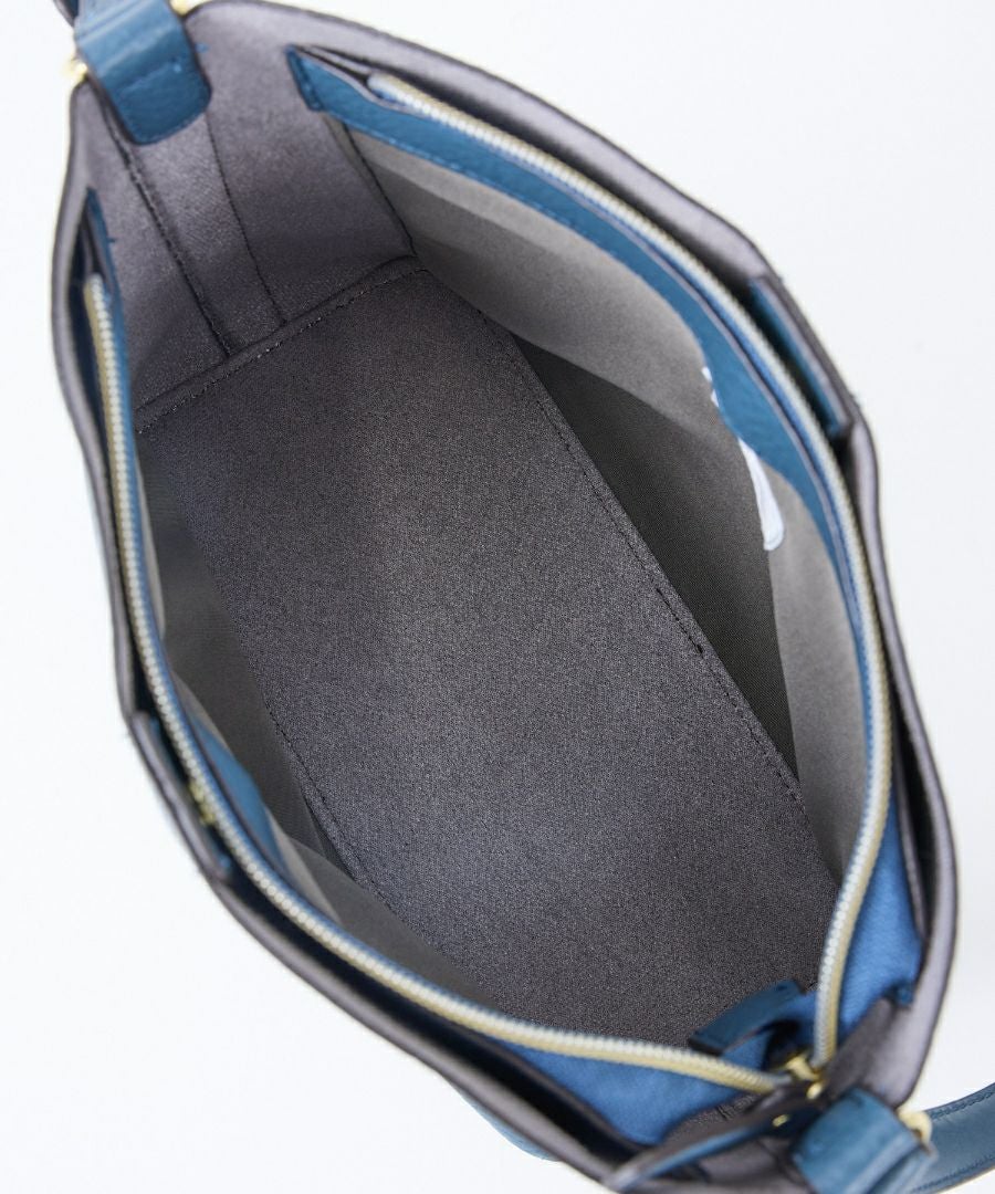 Legato Largo ショルダーバッグ 軽量 3室仕様 自立 A5 レトロシボ LH-D1372