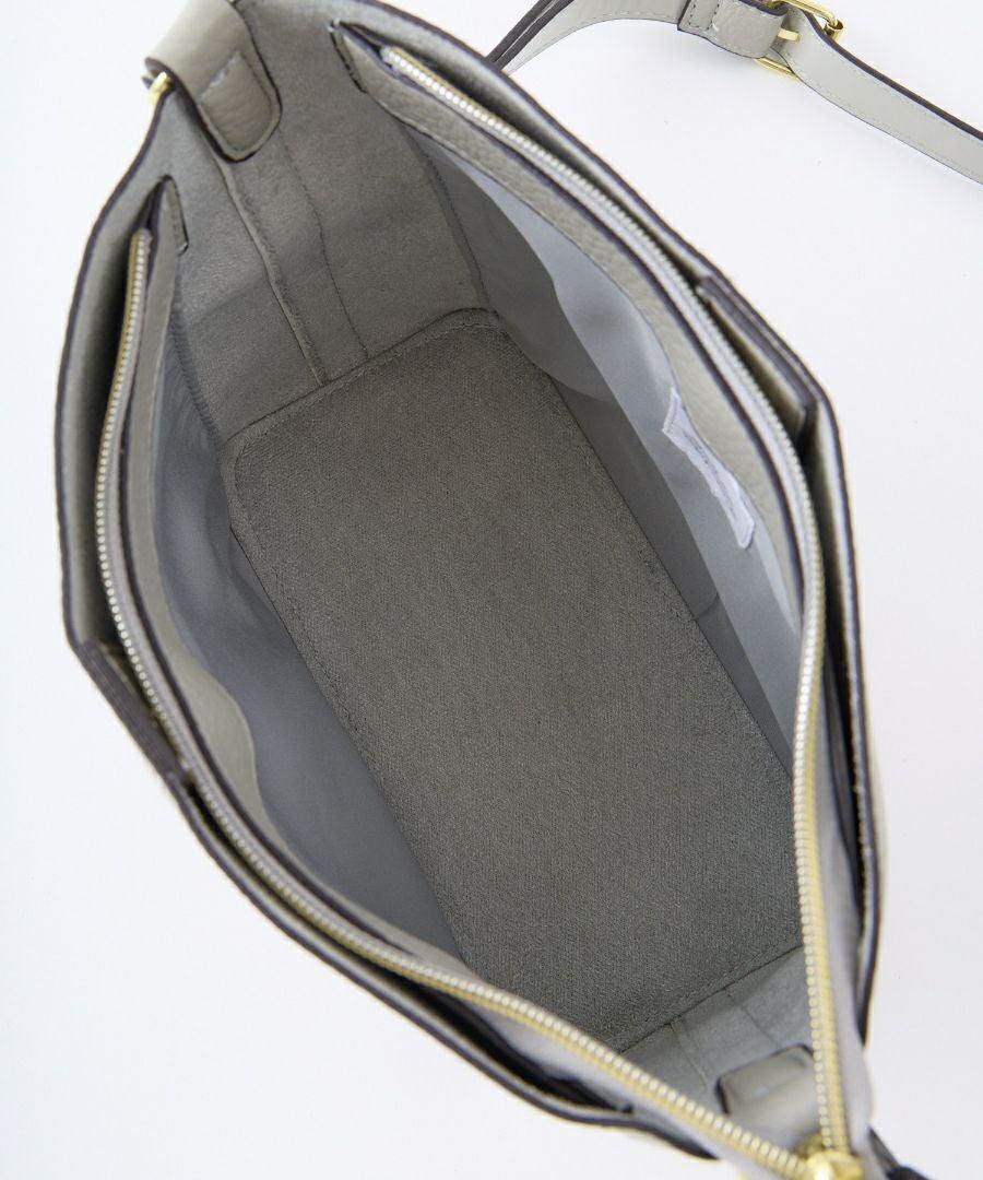 Legato Largo ショルダーバッグ 軽量 3室仕様 自立 A5 レトロシボ LH-D1372