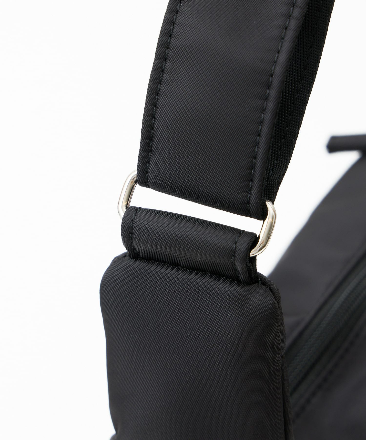 anello ショルダーバッグ 両面撥水 ラバープリント パディング Dカン A4 ALF AIY0133