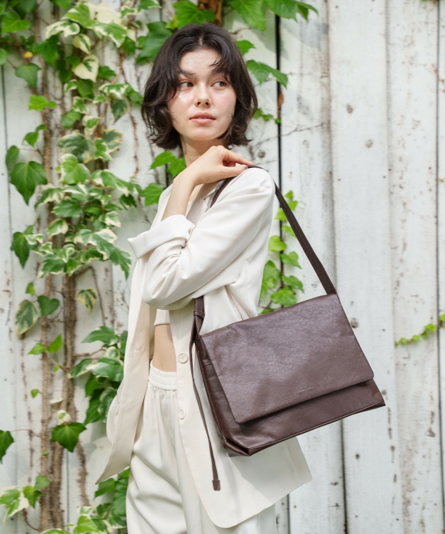 Legato Largo ショルダーバッグ 洗濯可能 自立 男女兼用 A5 ユニプレーン LG-X0473