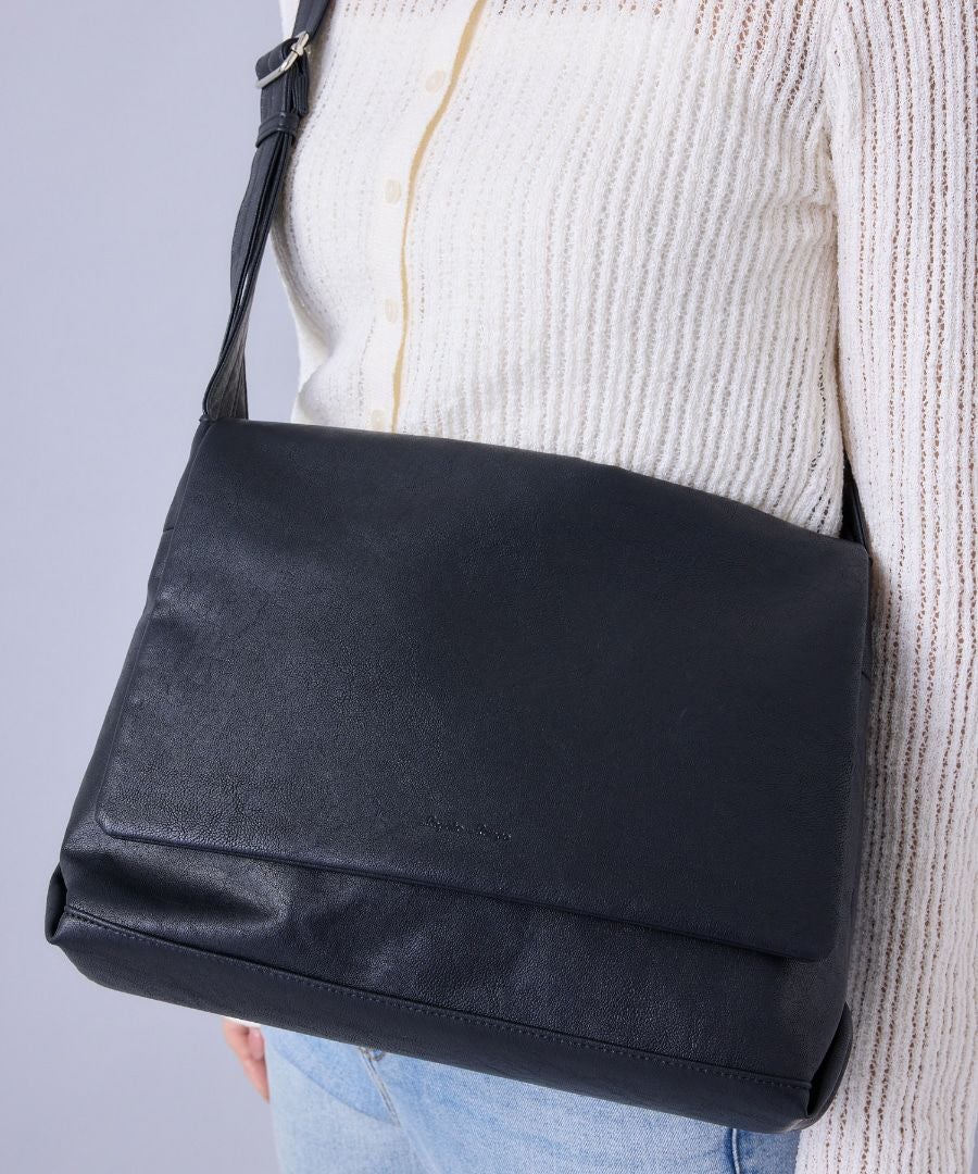 Legato Largo ショルダーバッグ 洗濯可能 自立 男女兼用 A5 ユニプレーン LG-X0473