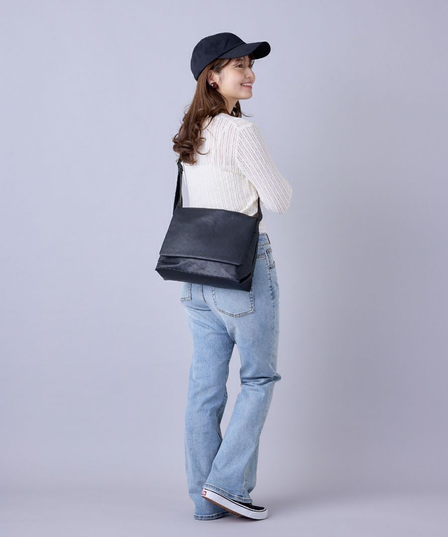 Legato Largo ショルダーバッグ 洗濯可能 自立 男女兼用 A5 ユニプレーン LG-X0473