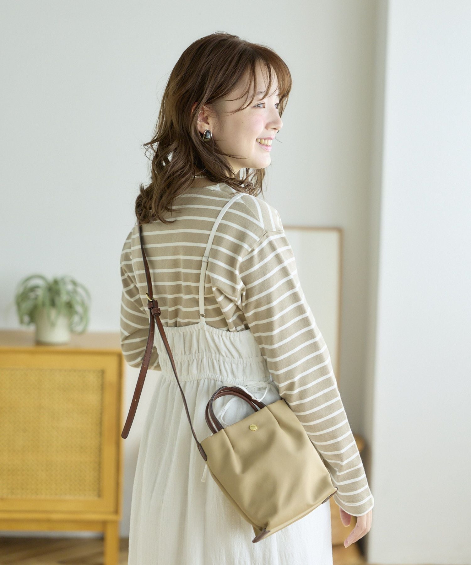 Legato Largo ショルダーバッグ 撥水 自立 肩楽 ショルダーパッド付き スマホ収納可能 コンパクト mini 肩楽 LH-L0153