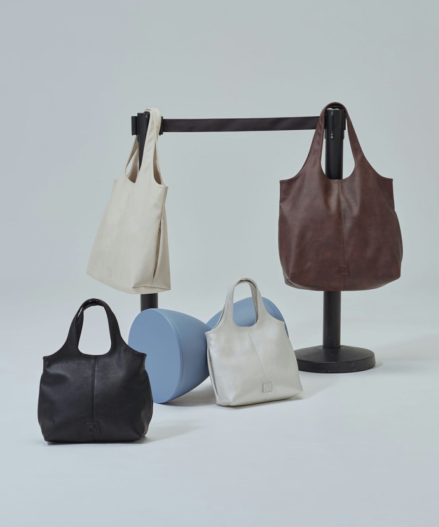 anello トートバッグ 隠しファスナーポケット A5 VANESSA AGB5061