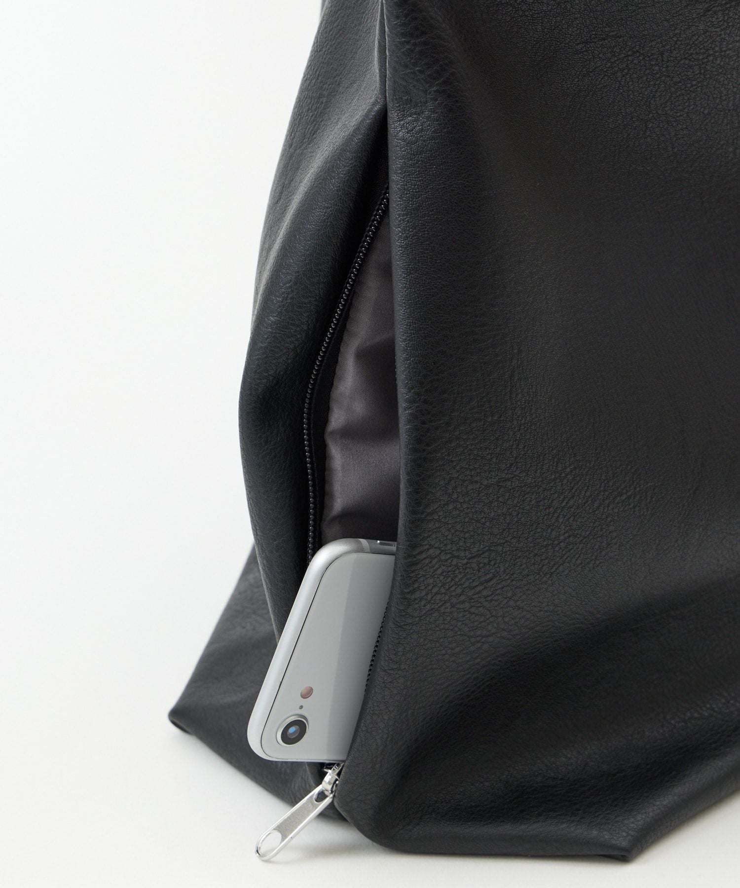 anello トートバッグ 隠しファスナーポケット A4 VANESSA AGB5062