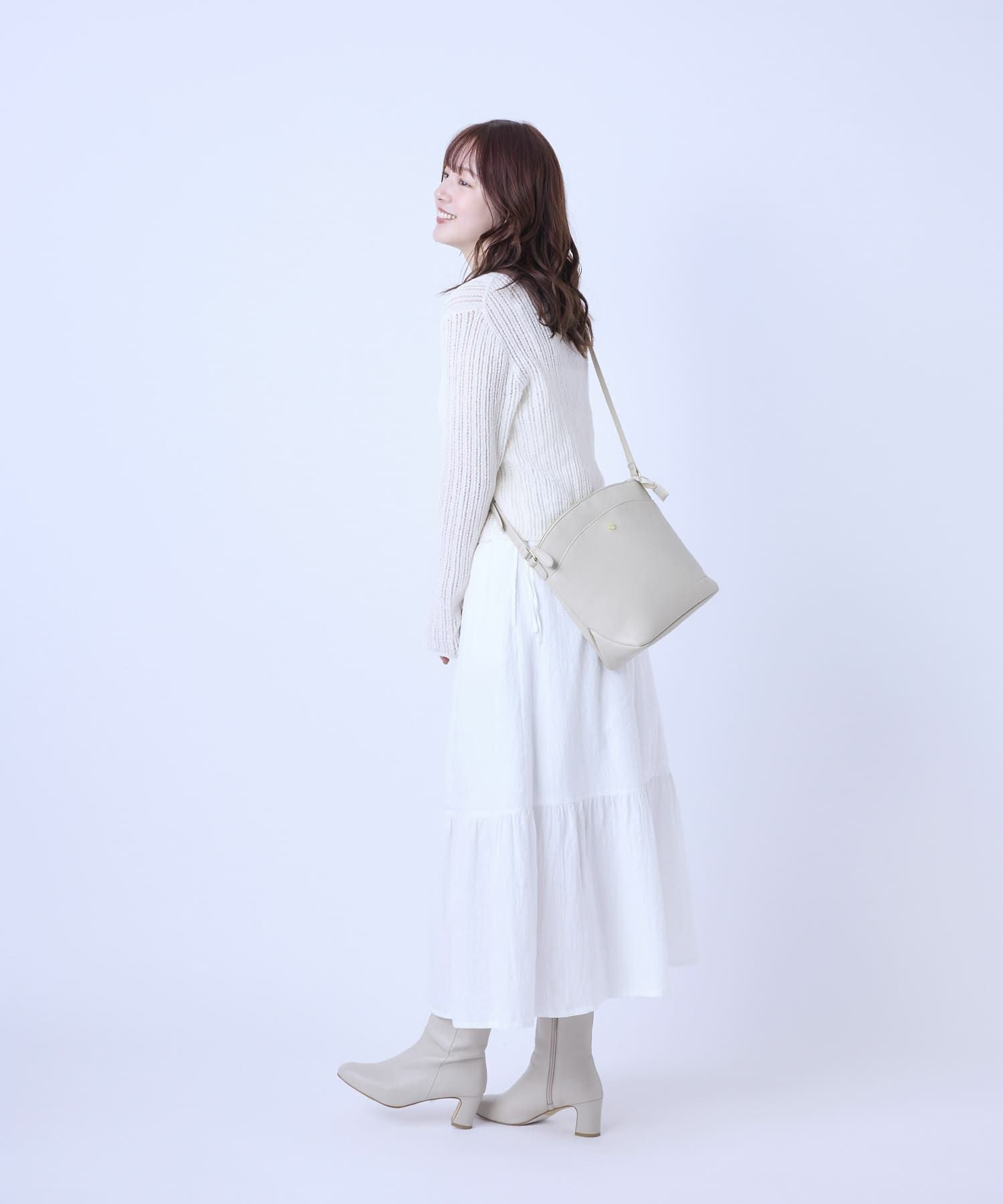 Legato Largo ショルダーバッグ 軽量 A5 カーブ LG-V0441