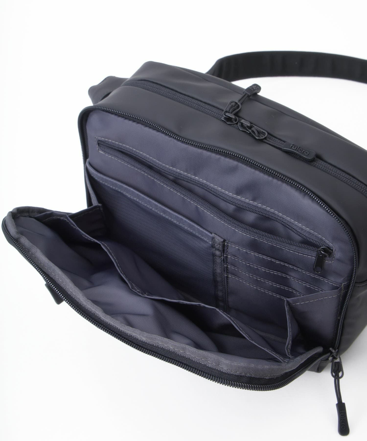 fulcro フルクロ ショルダーバッグ 耐水 Ａ5収納 Explorer ブラック fia-3011