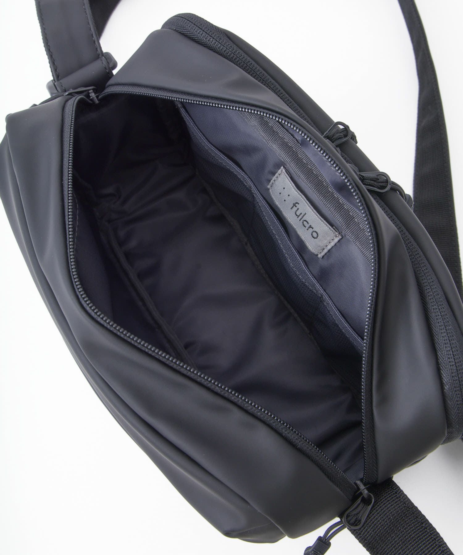 fulcro フルクロ ショルダーバッグ 耐水 Ａ5収納 Explorer ブラック fia-3011