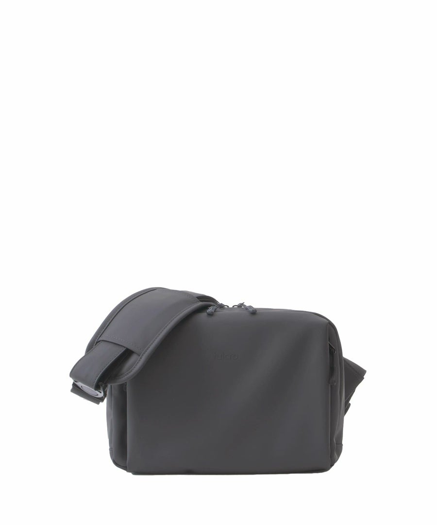 fulcro フルクロ ショルダーバッグ 耐水 Ａ5収納 Explorer ダークグレー fia-3012