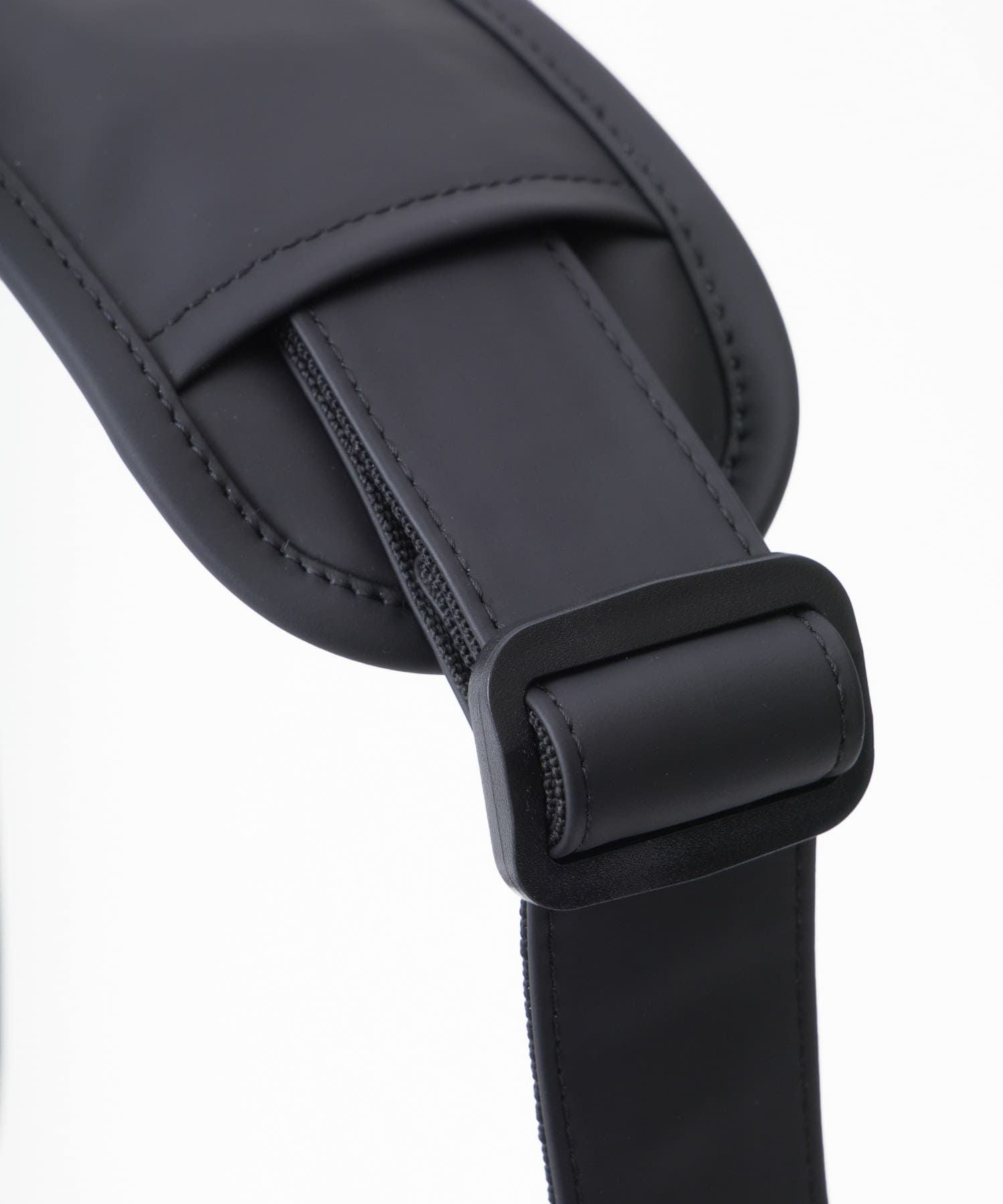 fulcro フルクロ ショルダーバッグ A4収納 耐水 キャリーオン Explorer fia-3013 ブラック