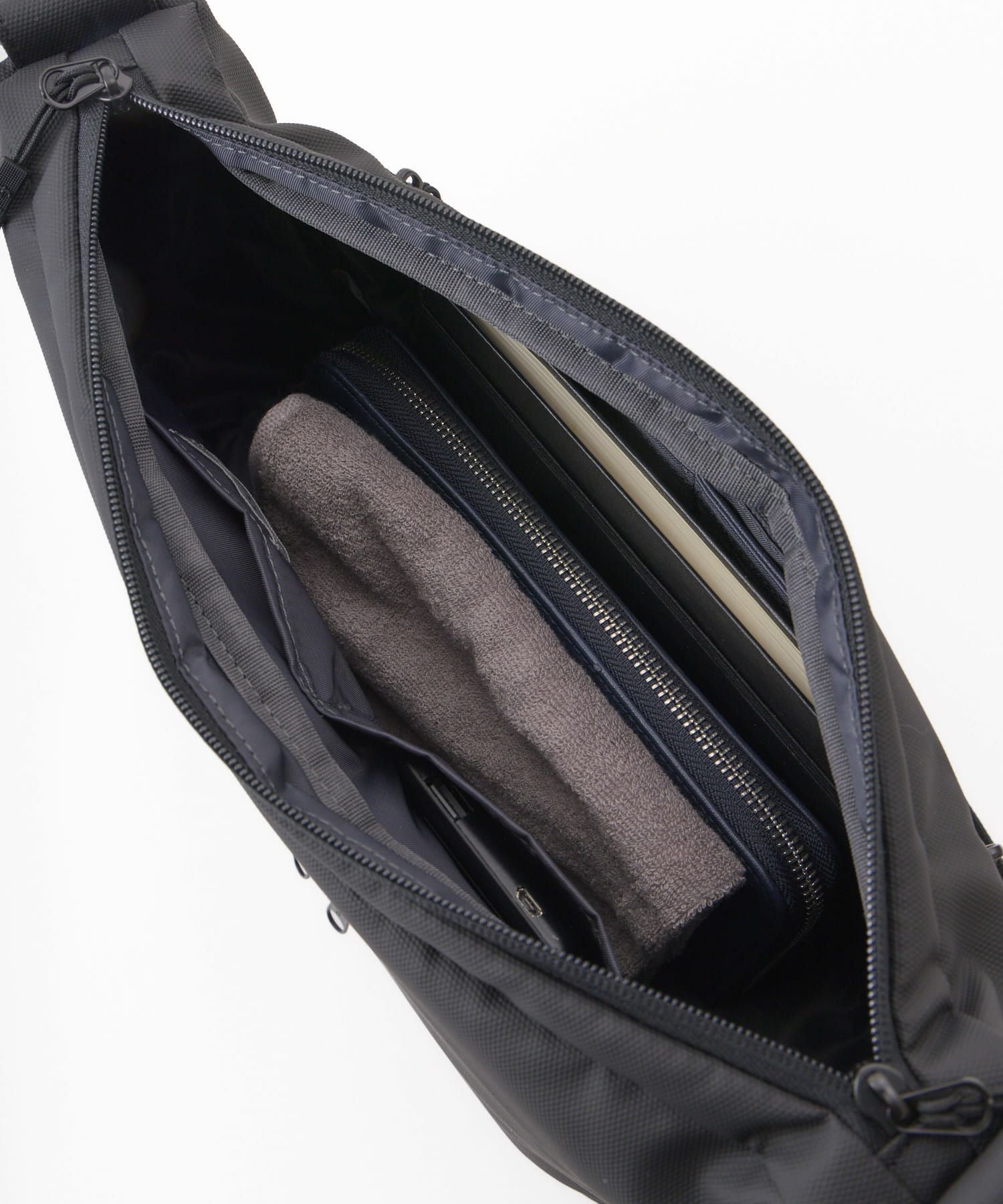 fia-3021 ショルダーバッグ 耐水 A5収納 Explorer fia-3021 ブラック