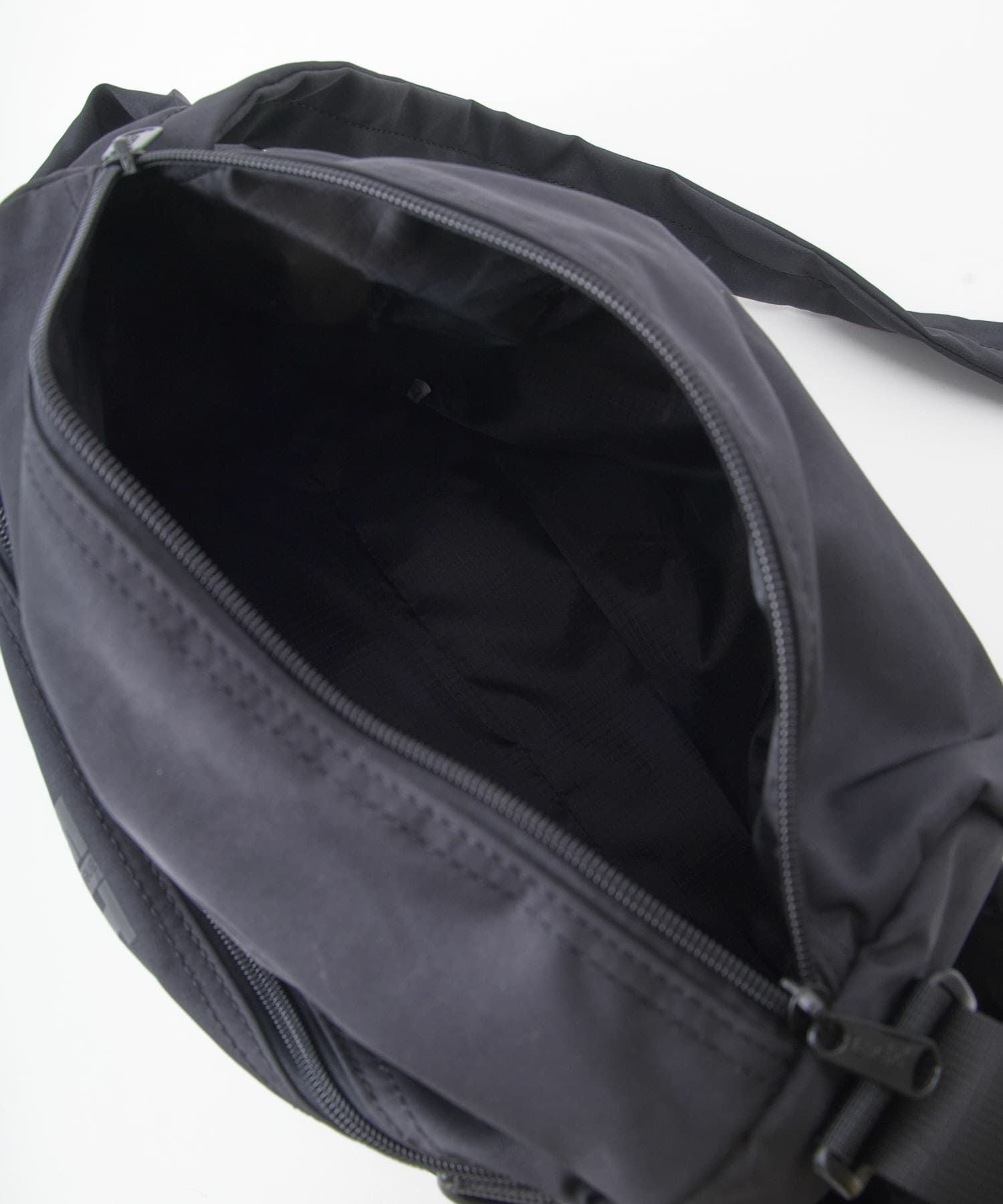 anello FIT LYRA ショルダーバッグ A5収納 軽量 両面撥水 AGB5122 ブラック