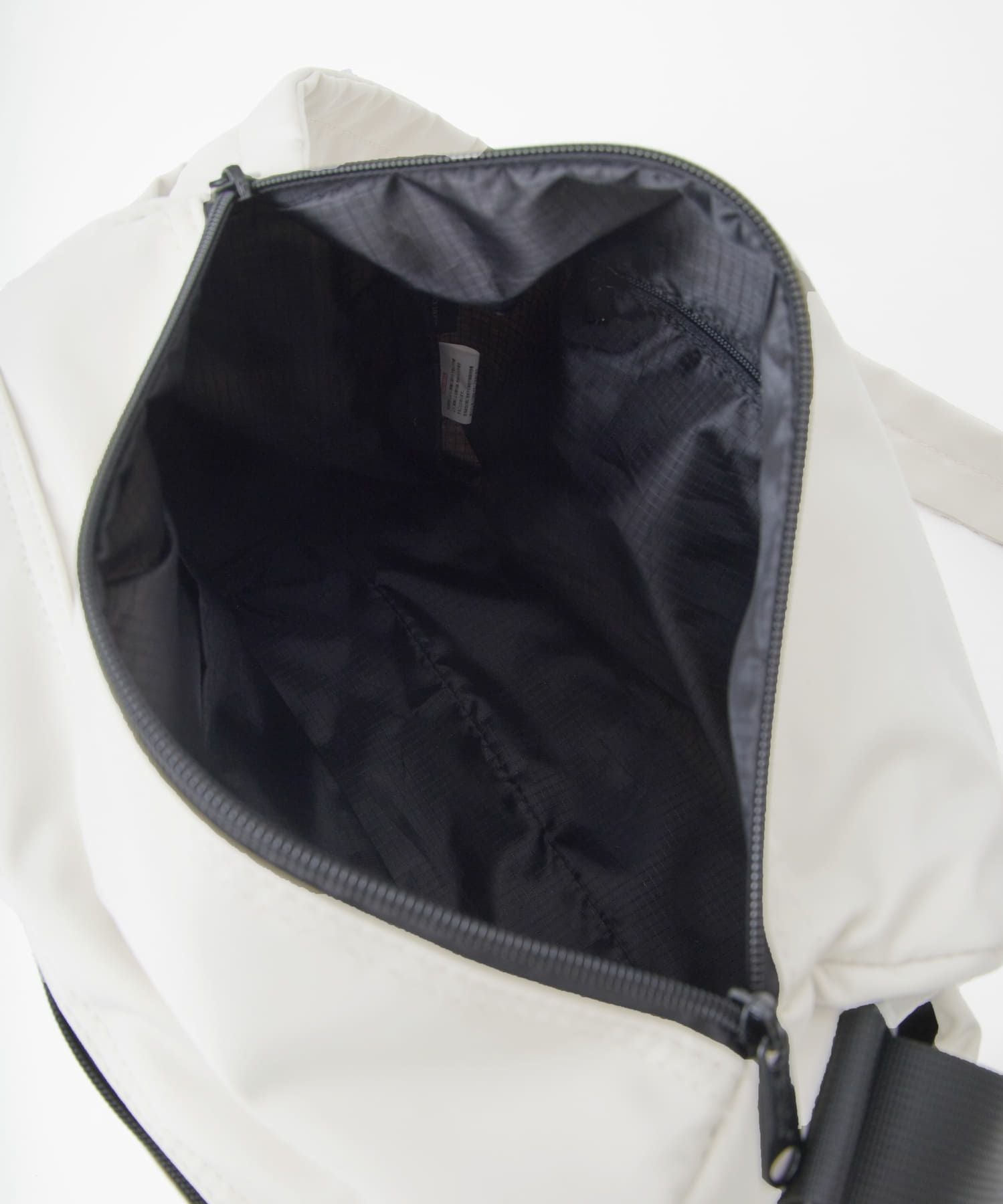 anello FIT LYRA ショルダーバッグ A5収納 軽量 両面撥水 AGB5122 アイボリー