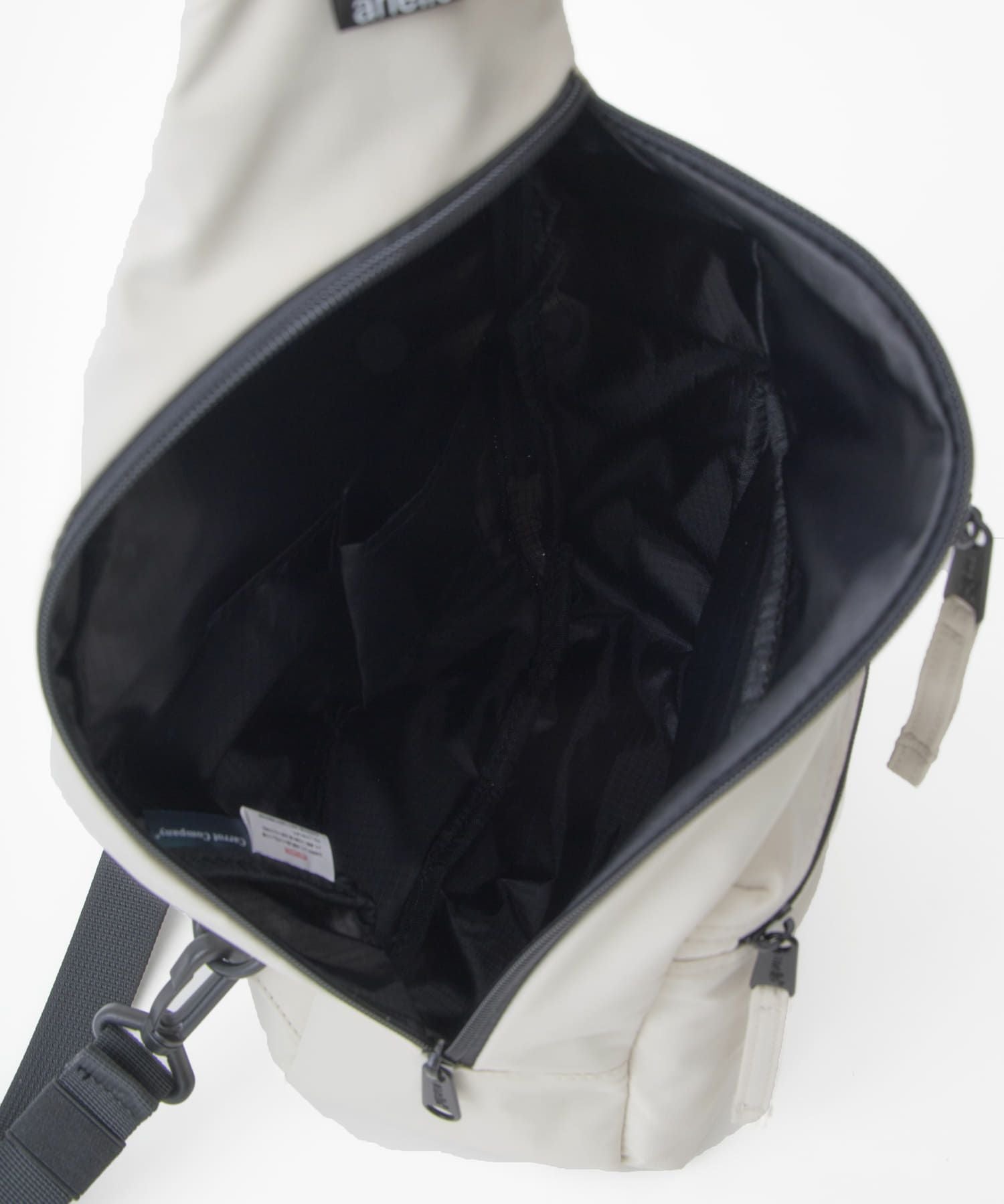 anello FIT LYRA　クロスボディ A5 軽量 両面撥水 AGB5123 アイボリー