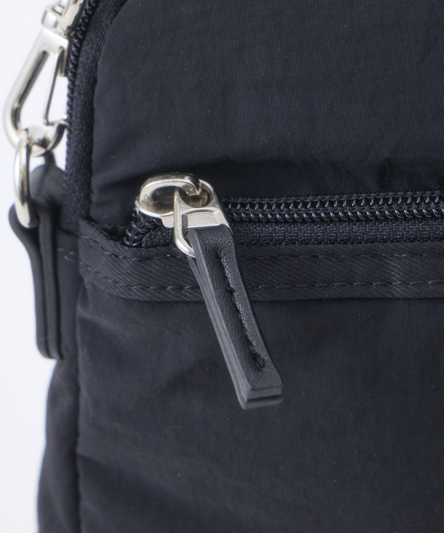 anelloGRANDE ショルダーバッグ ２WAY  撥水 軽量 ポーチ型  GHM1061 ブラック