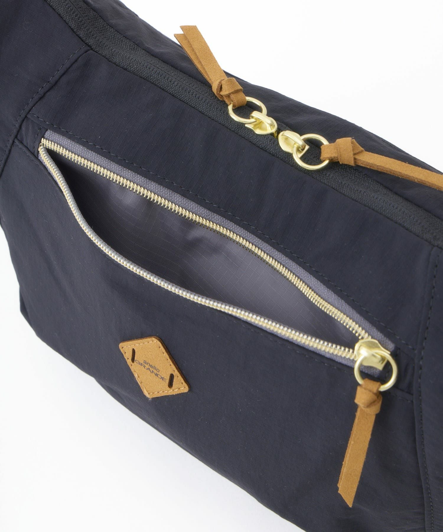 anelloGRANDE ショルダーバッグ ２WAY A5収納 軽量 撥水 RETROPOP GTM1072　ブラック