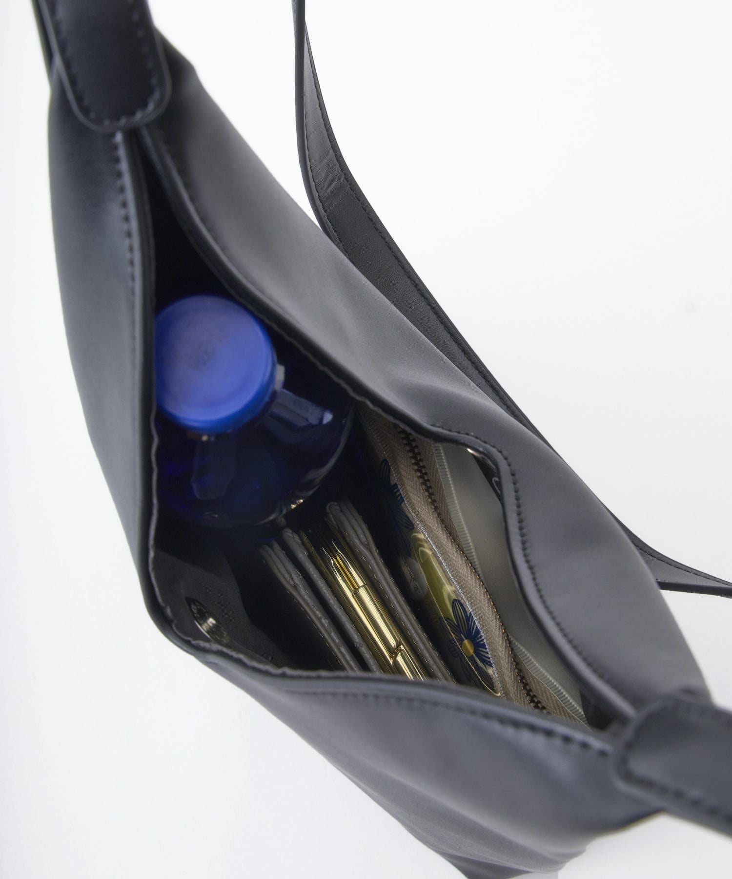 Legato Largo ショルダーバッグ V-shaped LG-X0571 ブラック