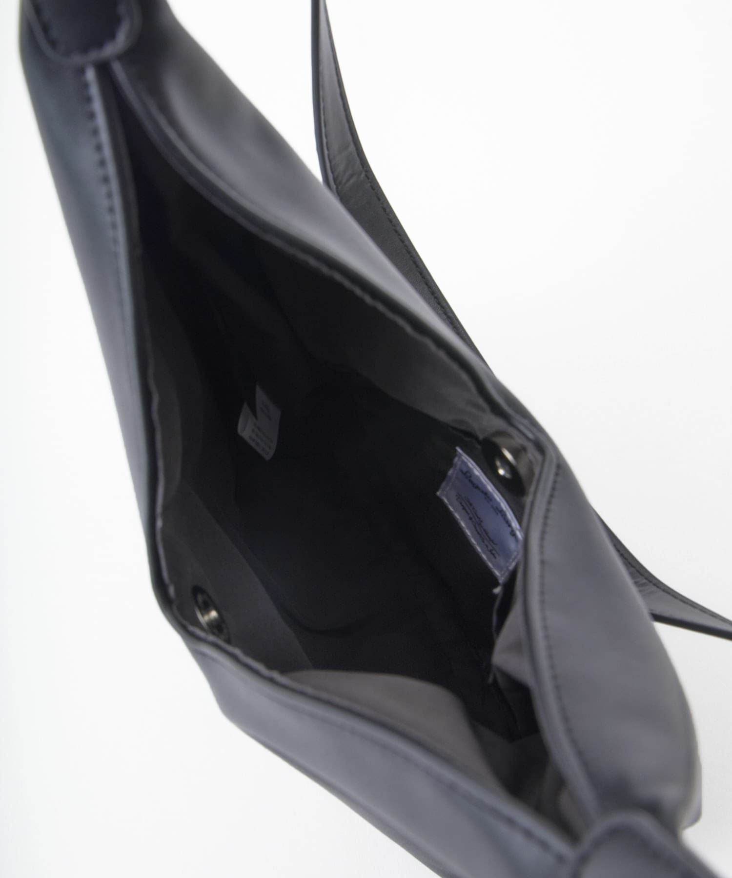 Legato Largo ショルダーバッグ V-shaped LG-X0571 ブラック
