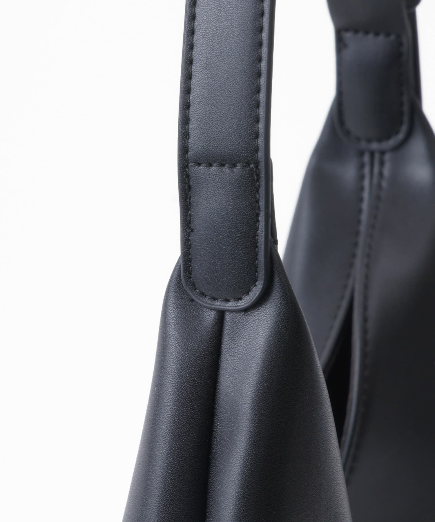 Legato Largo ショルダーバッグ A4収納 V-shaped LG-X0572 ブラック