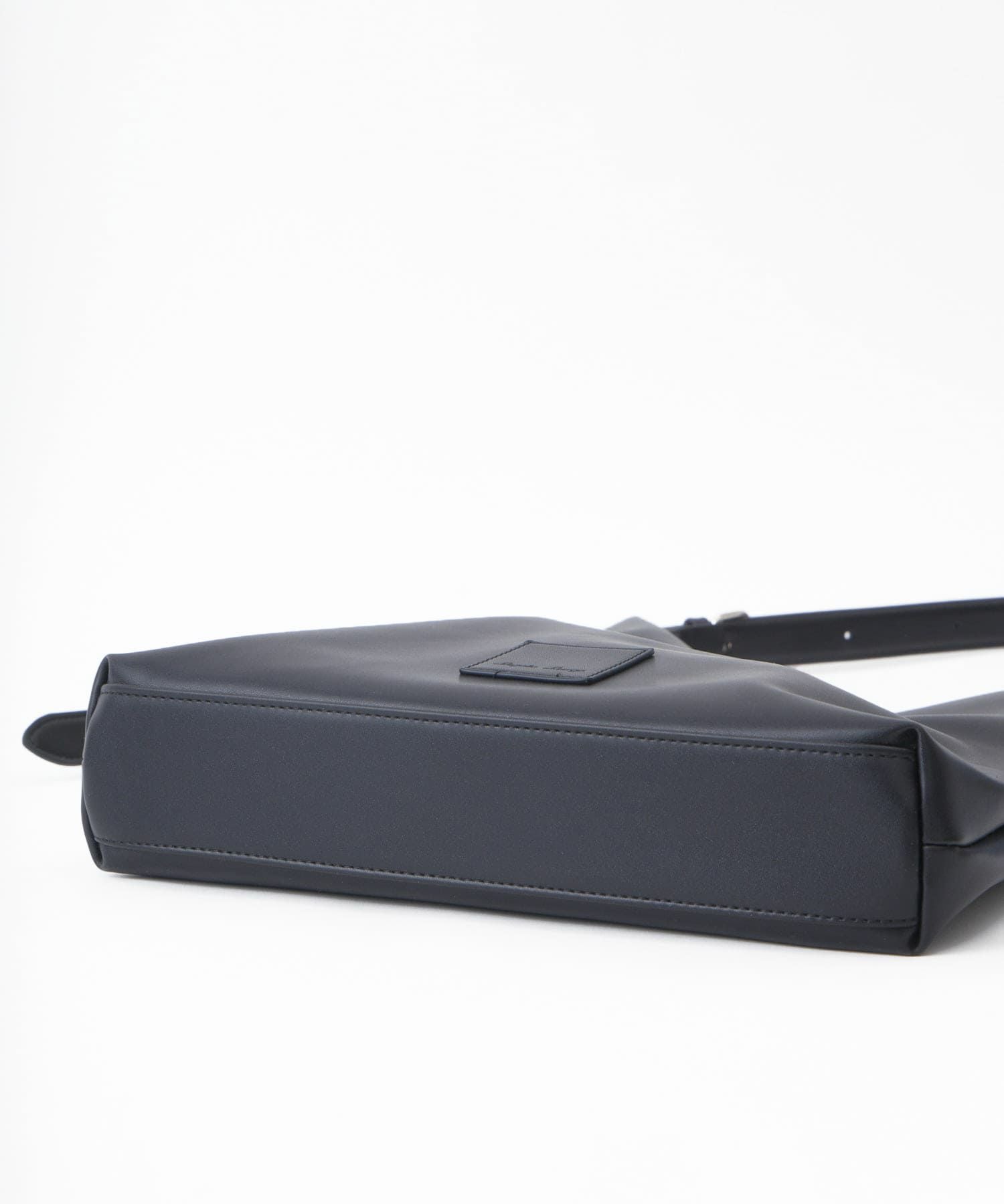 Legato Largo ショルダーバッグ A4収納 V-shaped LG-X0572 ブラック