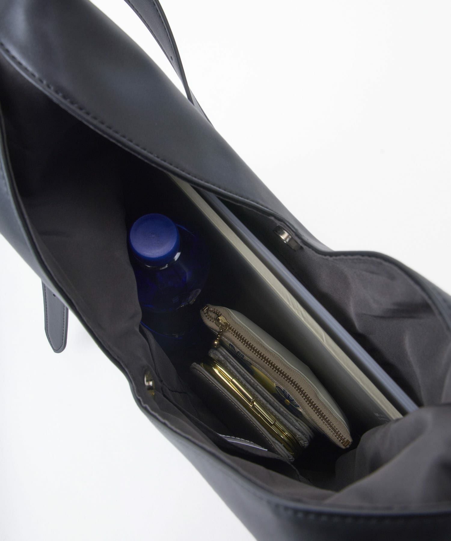 Legato Largo ショルダーバッグ A4収納 V-shaped LG-X0572 ブラック