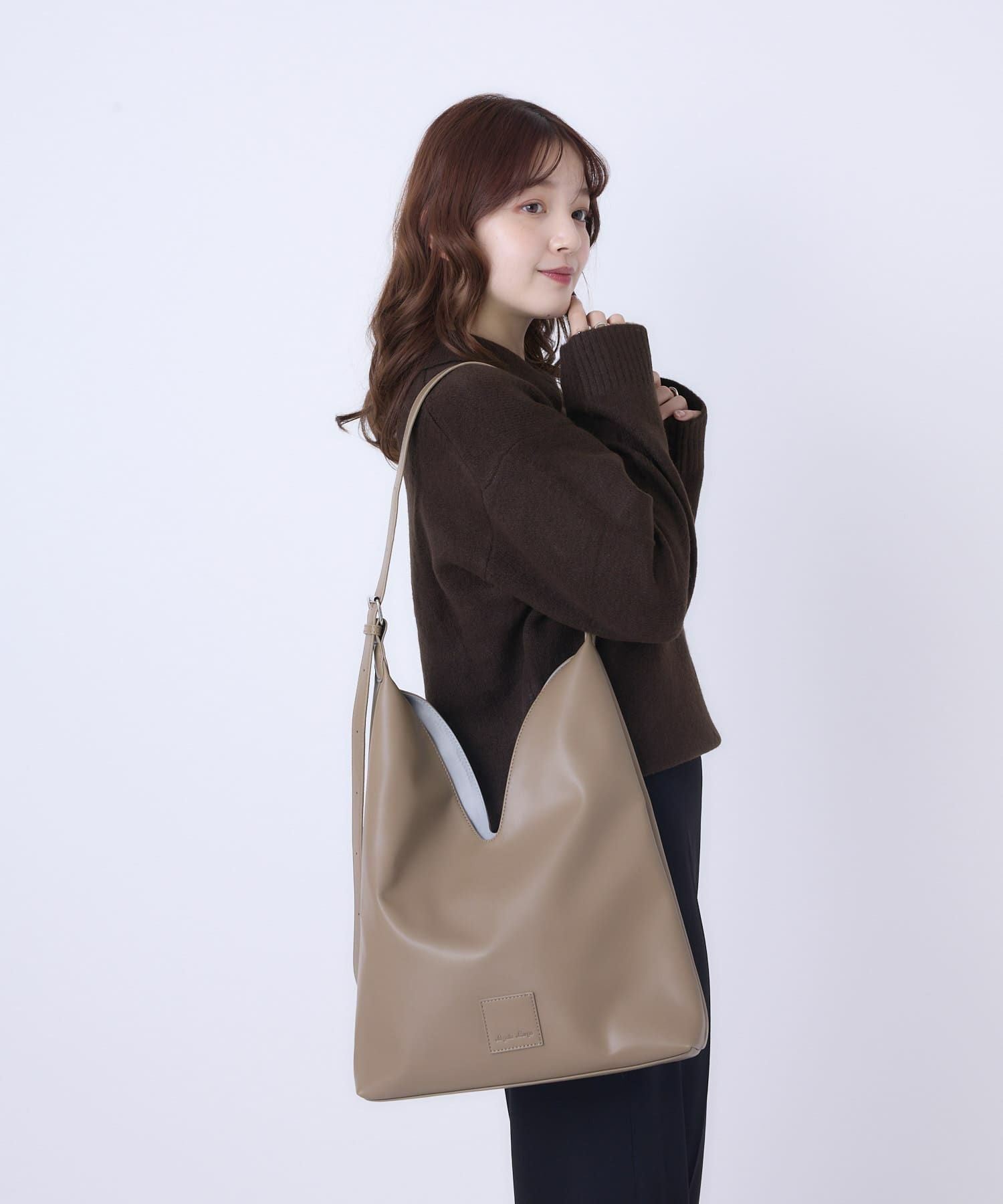 Legato Largo ショルダーバッグ A4収納 V-shaped LG-X0572 グレーベージュ