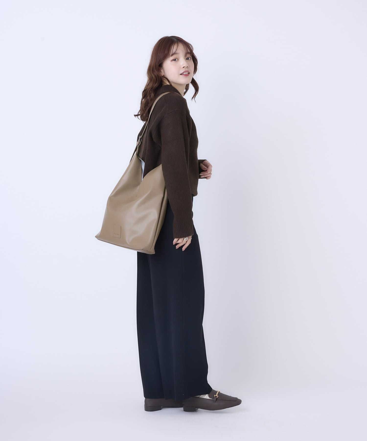 Legato Largo ショルダーバッグ A4収納 V-shaped LG-X0572 グレーベージュ